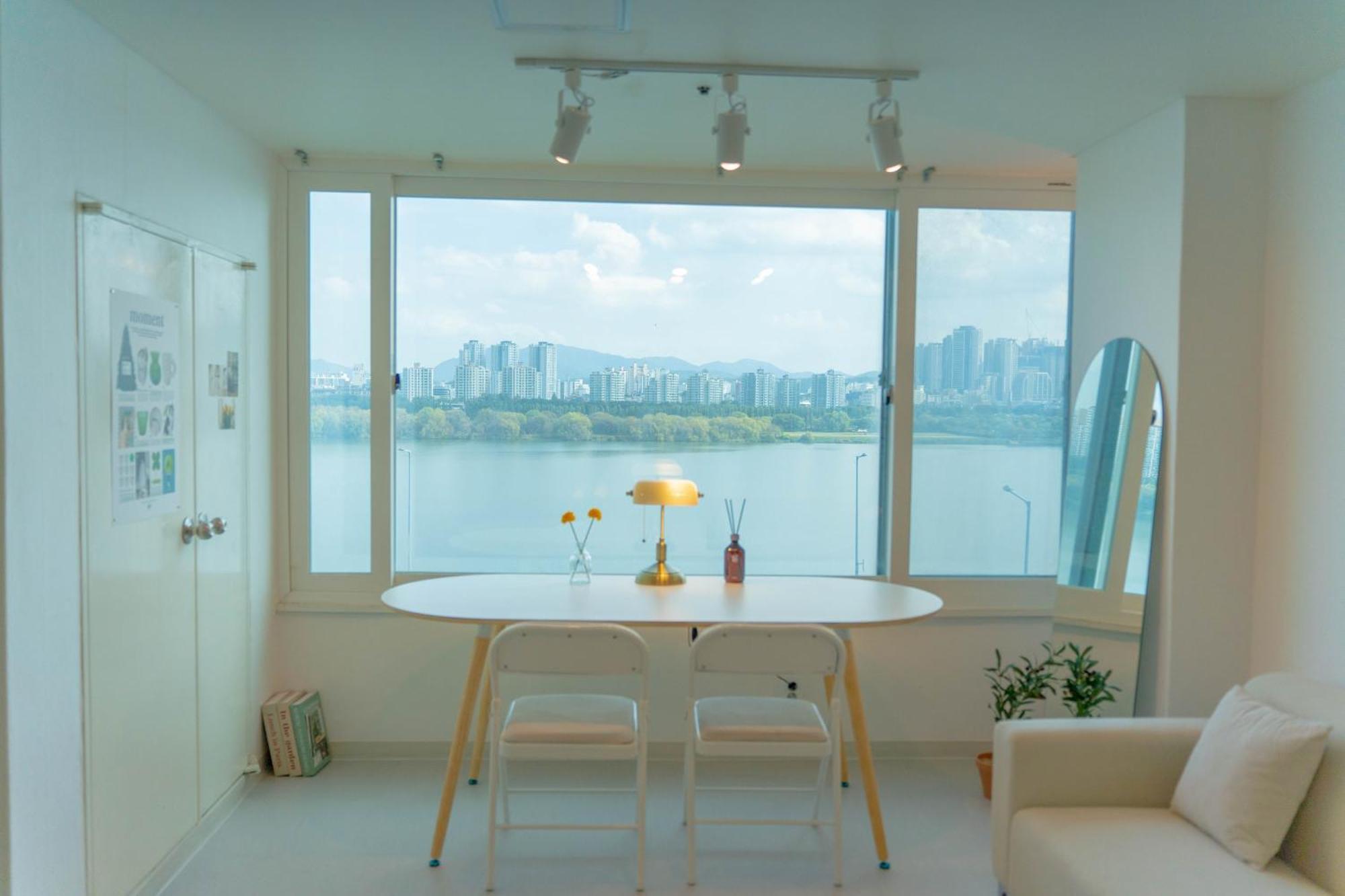 Yunseul - River View, Achasan, Walkerhill, Yes24 Hall Apartment